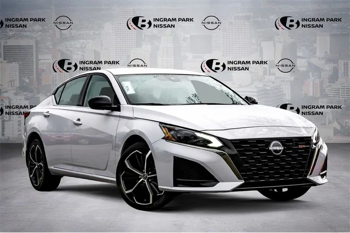 $28999 : Nissan Altima 2025 AWD 2.5 S image 1