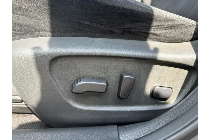 $10995 : Nissan Rogue 2014 AWD S 4dr image 1