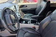 $22900 : 2022 Pacifica Limited thumbnail