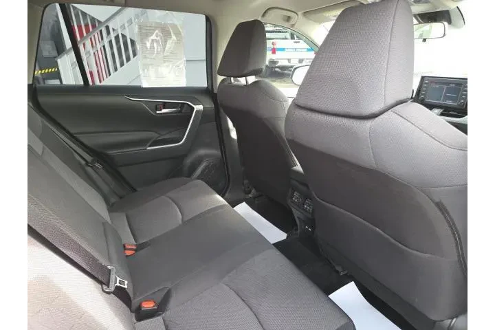 $25995 : Toyota RAV4 2021 XLE 4dr SUV image 7