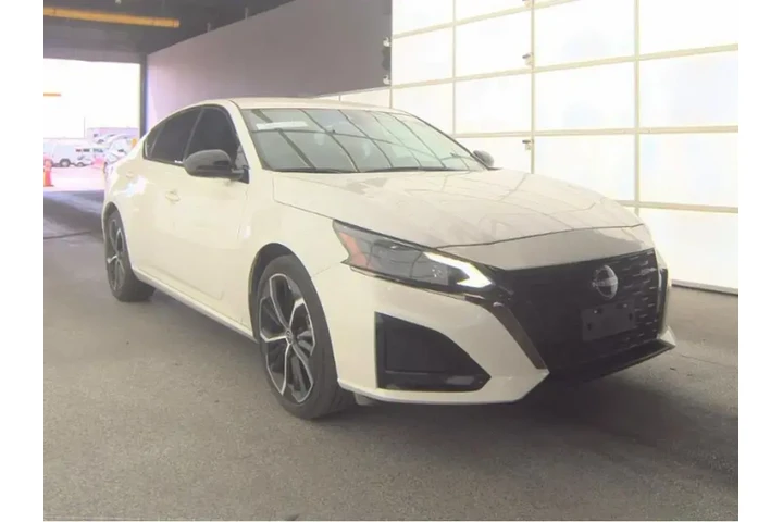 $19790 : Nissan Altima 2024 2.5 SR 4d image 3