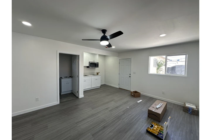 $1250 : Se renta Studio remodelado image 5