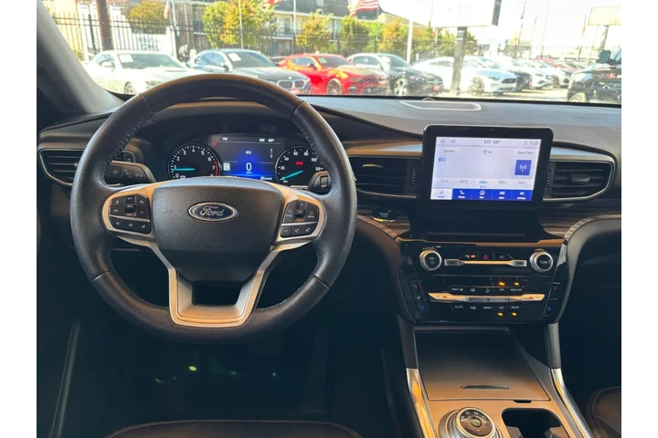 2023 Explorer Limited image 8