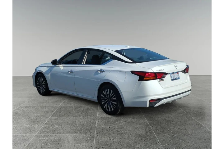 $23500 : Nissan Altima 2024 2.5 SV 4d image 3