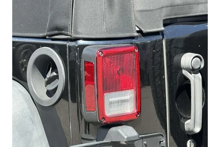 $13555 : Jeep Wrangler Unlimited 2017 image 9