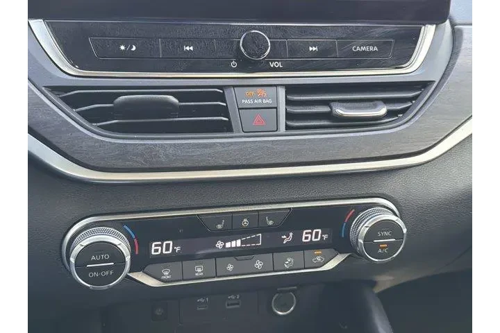 $21999 : Nissan Altima 2023 2.5 SL 4d image 7