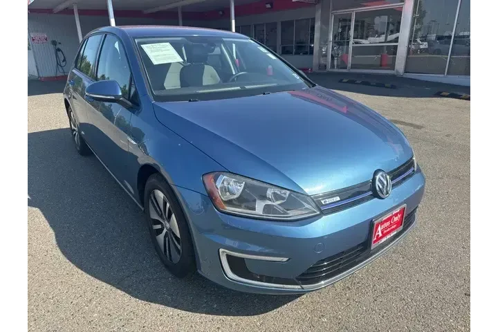 $7499 : Volkswagen e-Golf 2016 SE 4d image 3