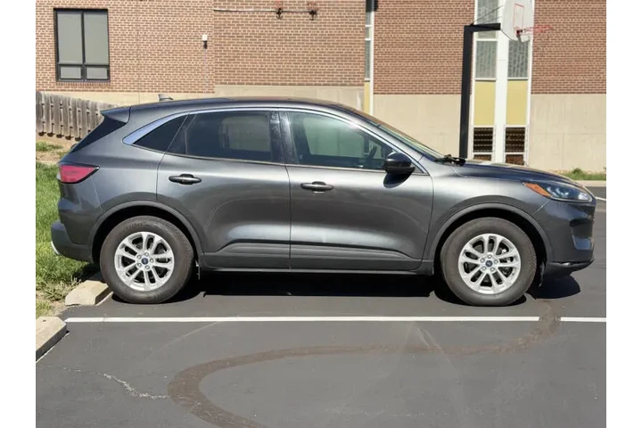 $6999 : 2020 Escape SE image 4