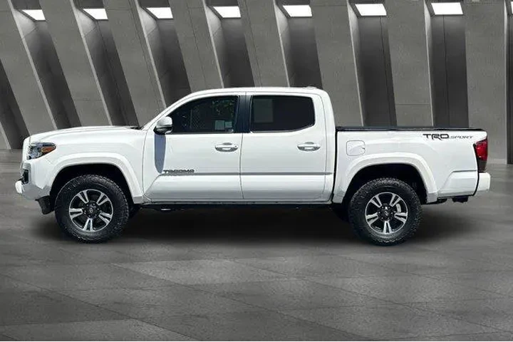 $29900 : Toyota Tacoma 2018 4x2 TRD S image 8