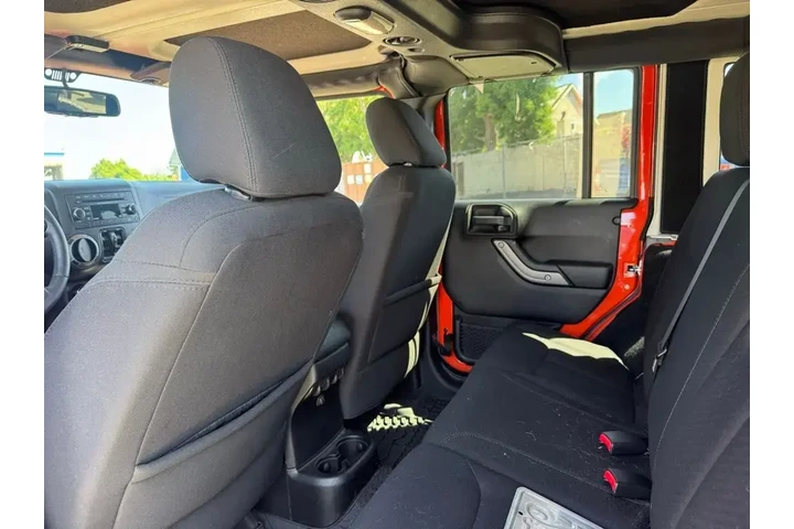 $17989 : Jeep Wrangler Unlimited 2015 image 4