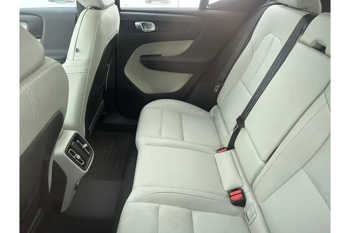 $32962 : Volvo XC40 2025 AWD B5 Plus image 8