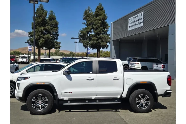 $39650 : GMC Canyon 2023 4x4 AT4 4dr image 7