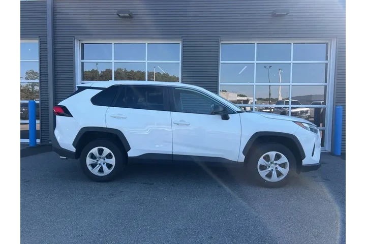 $24999 : Toyota RAV4 2024 LE 4dr SUV image 4