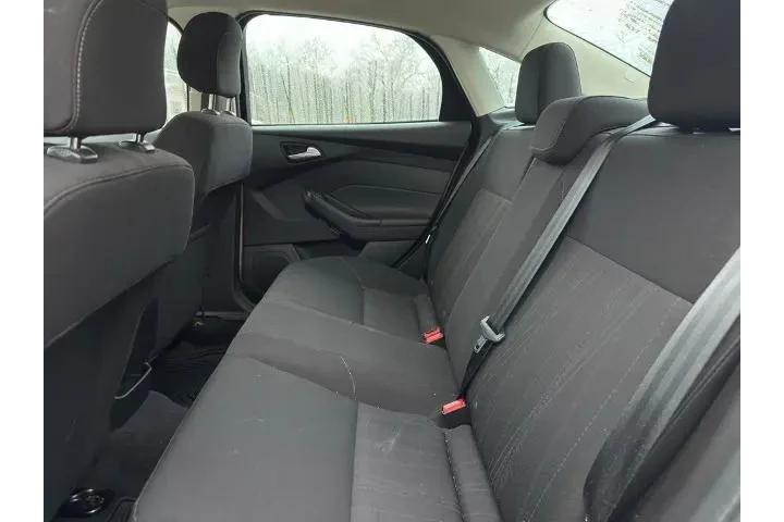 $8995 : Ford Focus 2018 SE 4dr Sedan image 8