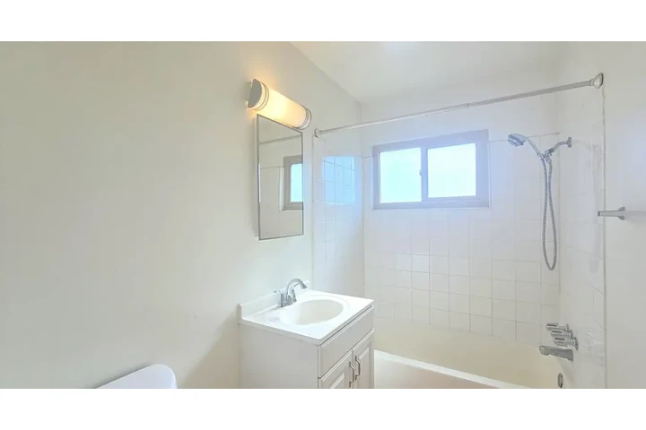 $1100 : Diamond St, Redondo Beach, CA image 10