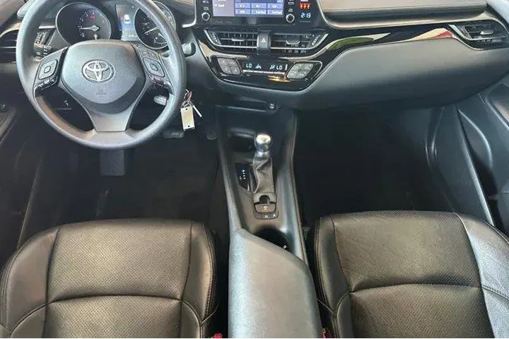 $18900 : Toyota C-HR 2019 LE 4dr Cros image 6