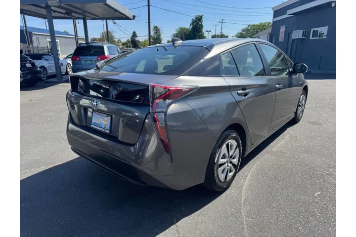 $10998 : 2018 Prius Two Eco image 6