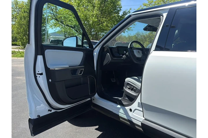 $68299 : 2024 R1S Adventure image 2