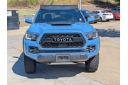 $31999 : Toyota Tacoma 2018 4x4 TRD P thumbnail