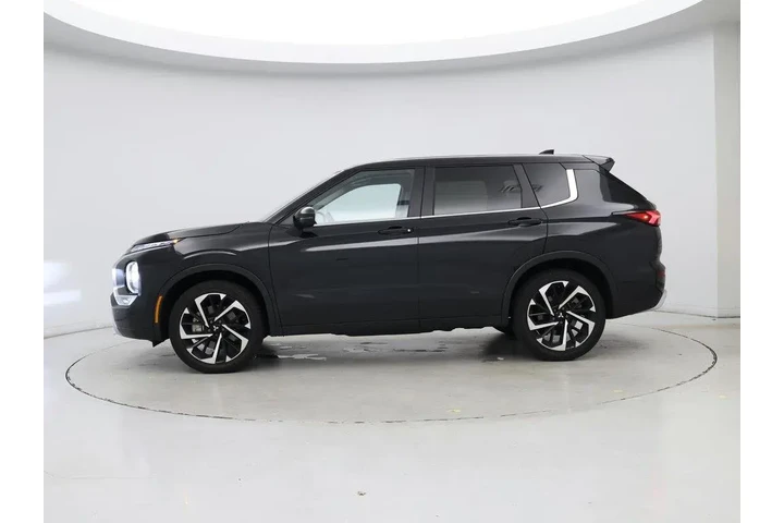 $25998 : Mitsubishi Outlander 2023 SE image 3