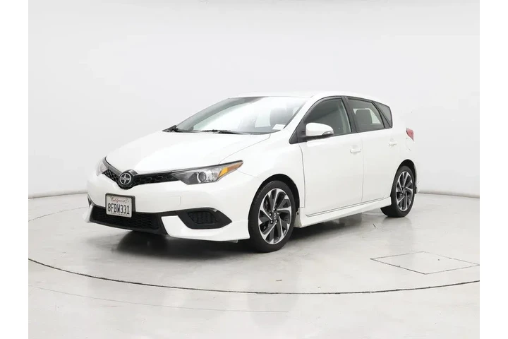 $13998 : Scion iM 2016 4dr Hatchback image 4