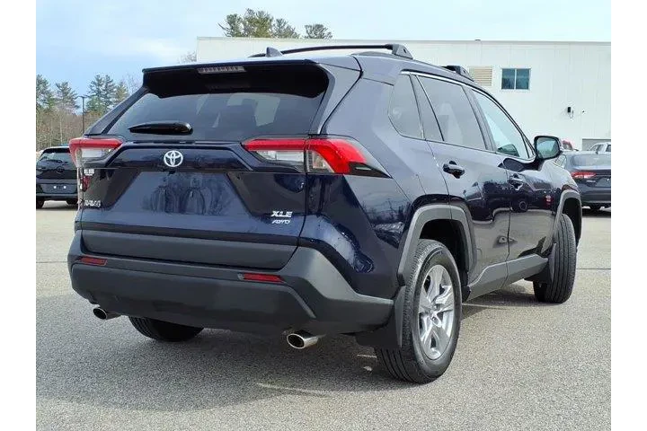 $34134 : Toyota RAV4 2024 AWD XLE 4dr image 3