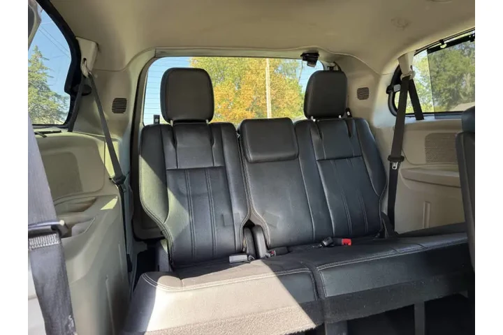$6999 : 2014 Town and Country Touring image 8