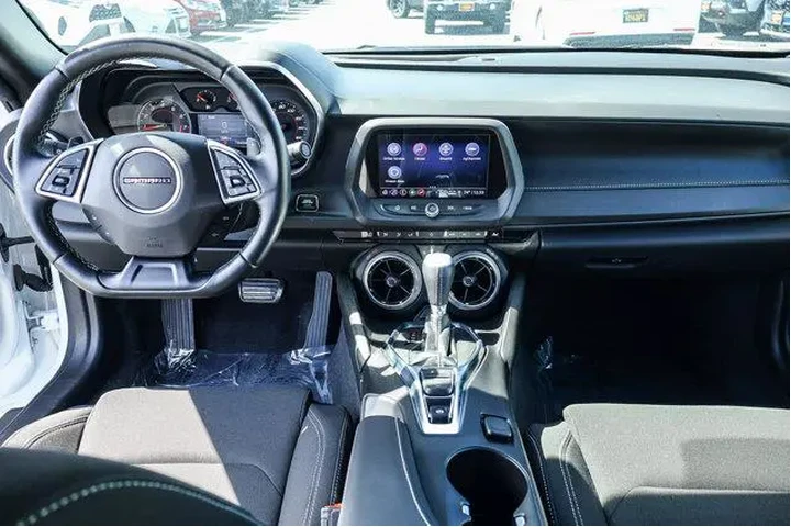 $35000 : Chevrolet Camaro 2022 LT 2dr image 7