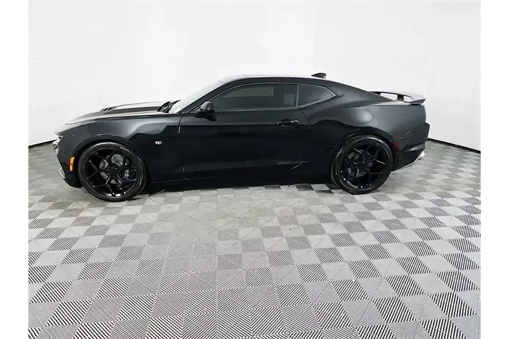 $35900 : Chevrolet Camaro 2020 SS 2dr image 4