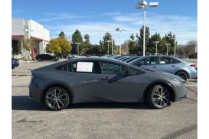 $30980 : Toyota Prius 2025 LE 4dr Hat image 3