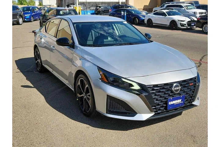 $22998 : Nissan Altima 2023 2.5 SR 4d image 1