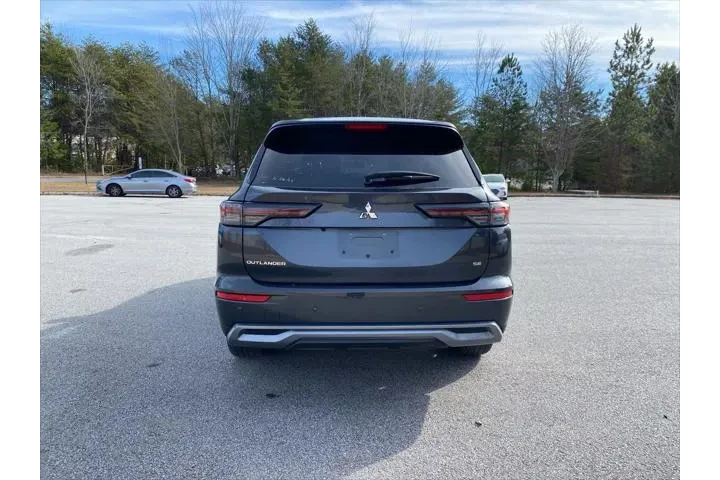 $25420 : Mitsubishi Outlander 2025 SE image 5