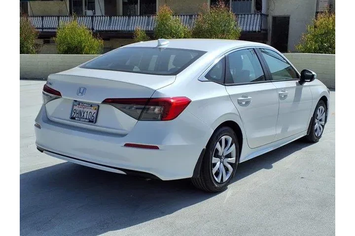 $22977 : Honda Civic 2023 LX 4dr Seda image 4