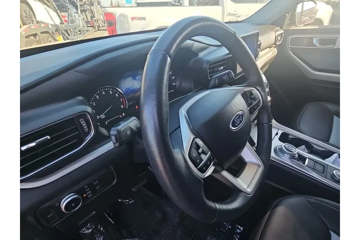 $29000 : Ford Explorer 2022 AWD XLT 4 image 2