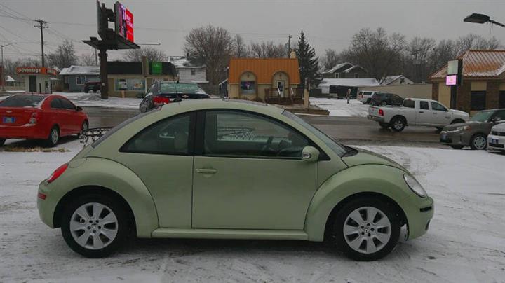 $6999 : 2008 New Beetle SE image 6