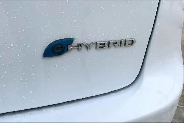 $25889 : Chrysler Pacifica Plug-In Hy image 10