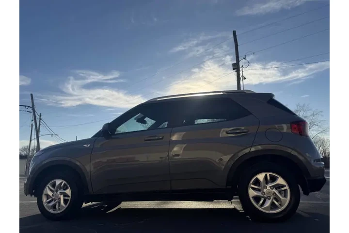 $9999 : 2020 Venue SEL image 8