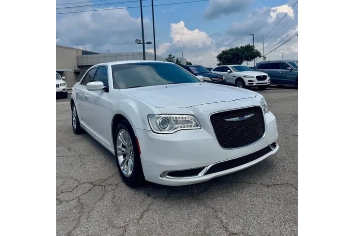$11900 : 2019 300 Touring image 3