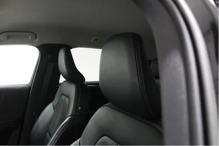 $25905 : Volvo XC40 2022 AWD T5 Momen image 5