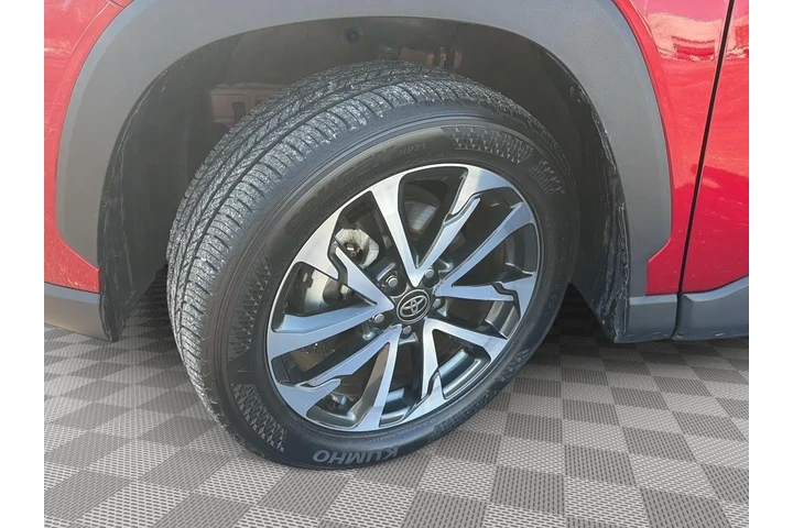 $32979 : 2025 Corolla Cross XLE image 5