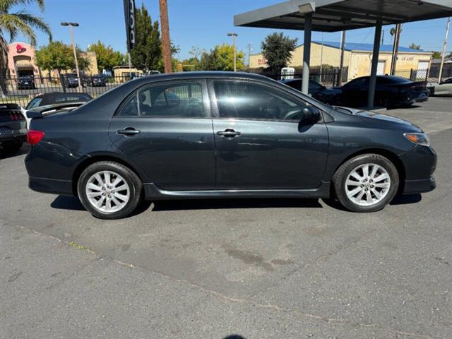 $8498 : 2010 Corolla LE image 9