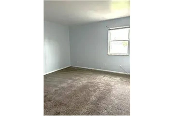 $700 : Rental property with 2 bedro image 6
