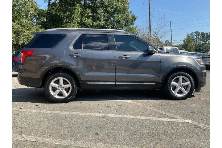 $10985 : Ford Explorer 2018 XLT 4dr S image 4