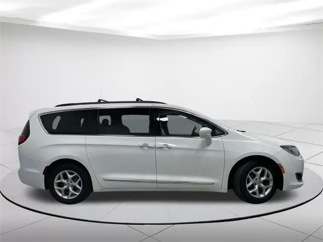 $12000 : Pre-Owned 2017 Pacifica Touri image 2