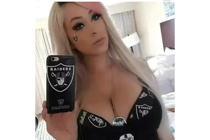 747-727-8899 Arleta image 1