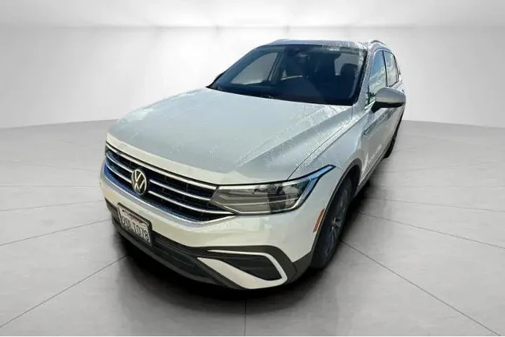 $19995 : Volkswagen Tiguan 2022 SE 4d image 4