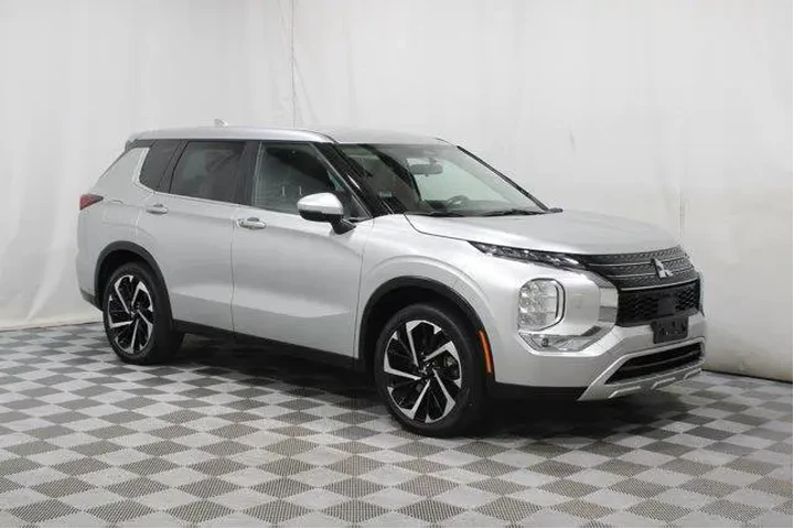 $25947 : Mitsubishi Outlander 2023 AW image 1