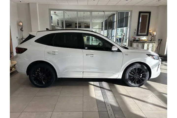 $27652 : Ford Escape 2023 AWD ST-Line image 2