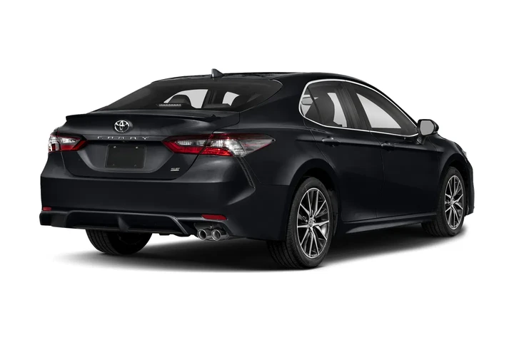 2023 Camry SE Sedan 4D image 2