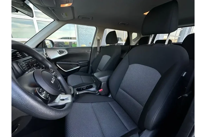 $15749 : Kia Soul 2023 S 4dr Crossove image 6